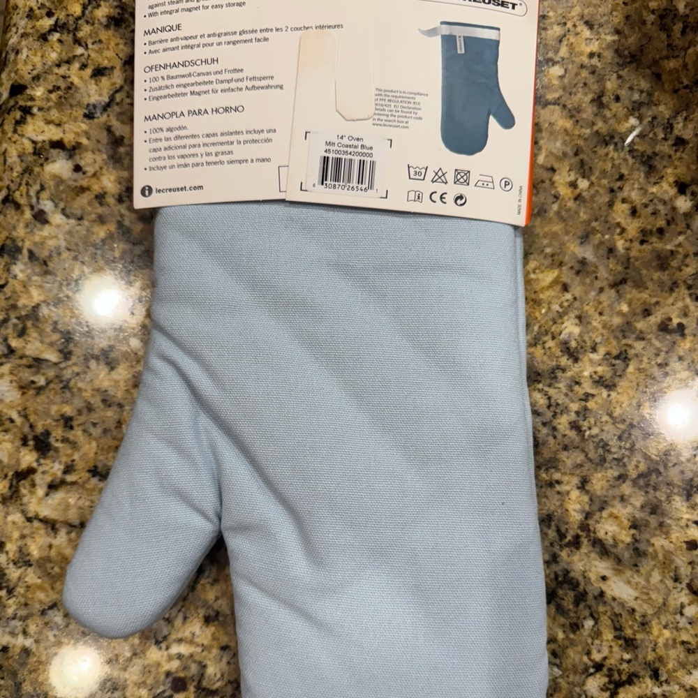 Le Creuset Coastal Blue Oven Mitt